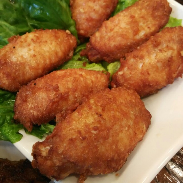 炸雞翼，脆皮嫩肉唔乾身，大隻又juicy，must try～