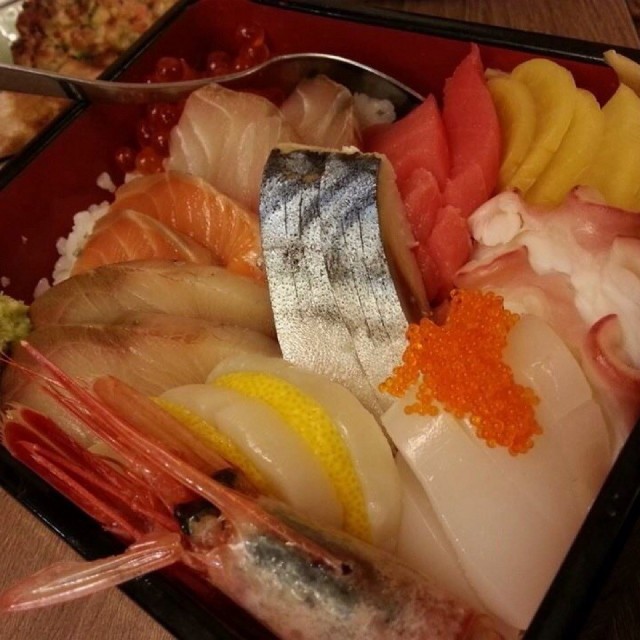 ข้าวหน้าปลาดิบ