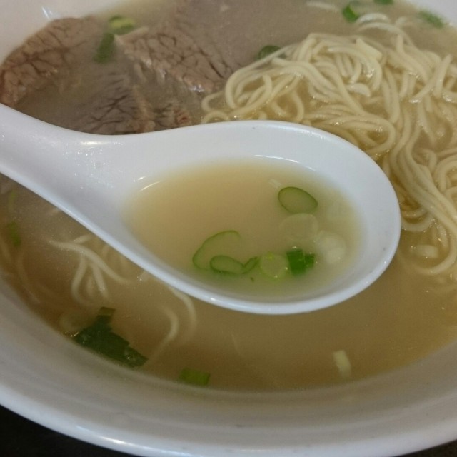 熬煮至乳白色的濃郁湯頭