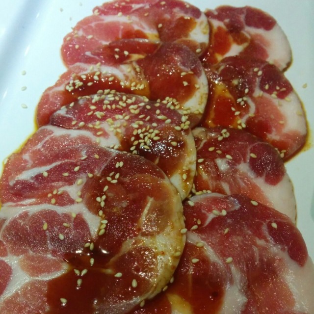 สันคอหมูหมักซอส