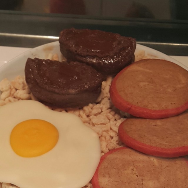 鲍鱼红肠煎蛋饭