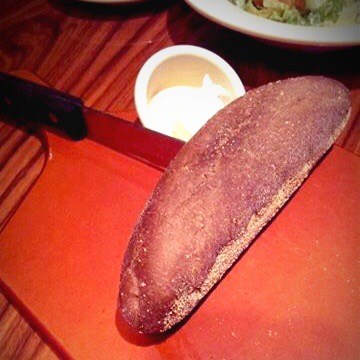 可refill 嘅黑糖面包、熱熱的揸上牛油、好味