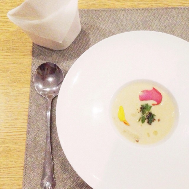Thickened soup with chunky Sri lankan crab meat - who wouldn't love it?