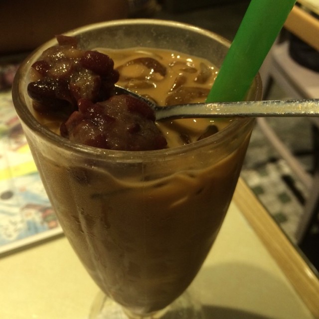 紅豆冰粒粒真係小d眼力都會唔知佢既存在，要專登撈底搵先見到。 紅豆好甜，奶茶味亦香濃，但兩樣咁濃既味道擺埋一齊略嫌像爭寵，混合左既味道有dd似燶味。雖然如此，都值得一試既。