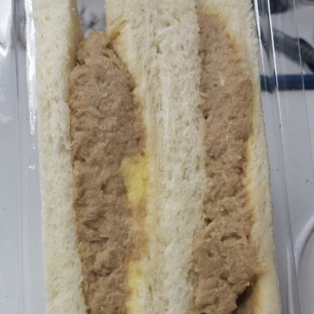 吞拿鱼三文治