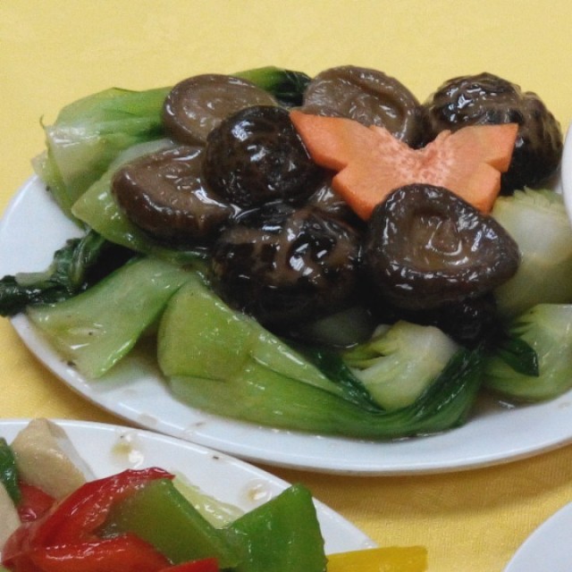 冬菇扒時蔬，份量十足，味道還算可口。