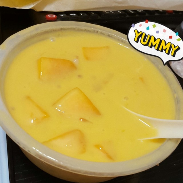 呢間楊枝金露勁多芒果同金柚，勁好食😊😊