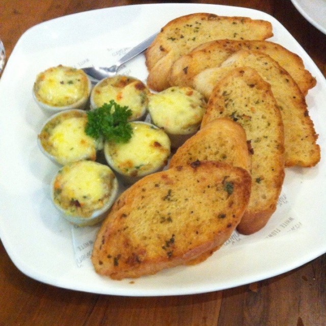 หอยลายอบเนยกระเทียม