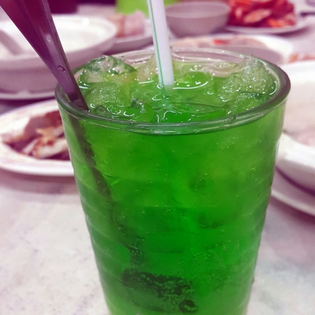 這個實在看得傻眼，龍眼冰為甚麼會是綠色?XD