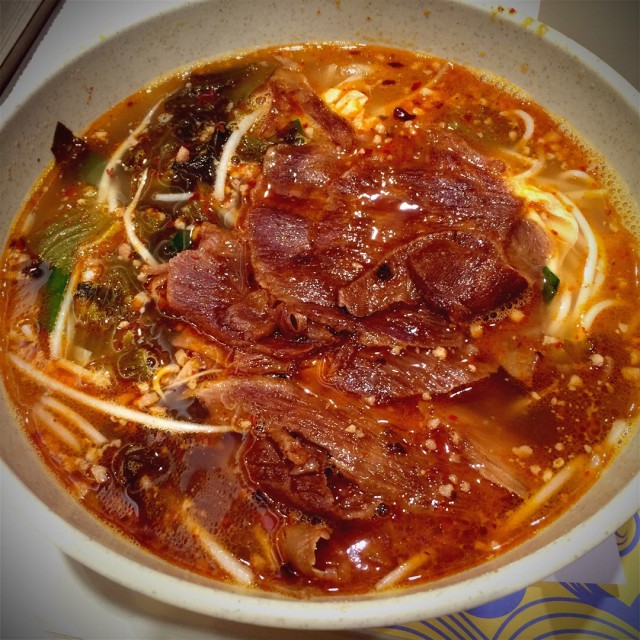 豬腩肉小窩米線