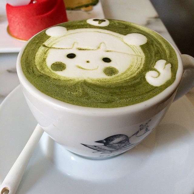 濃,但可以更滑,但極度欣賞畫花,太美了!