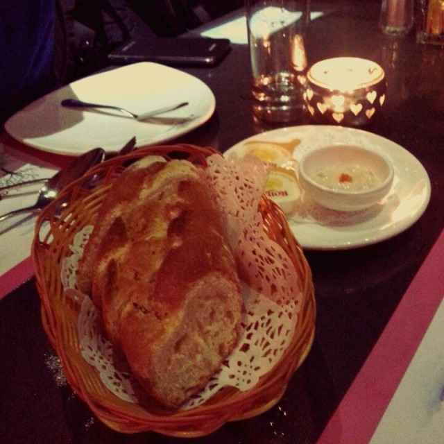 三文魚白汁醬伴法包