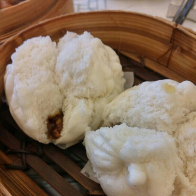 地方很大,環境頗美,食物滿有質素。