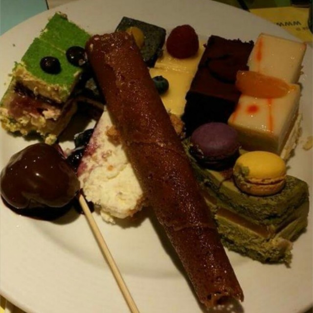 多款，唔太甜，朱古力噴泉好正