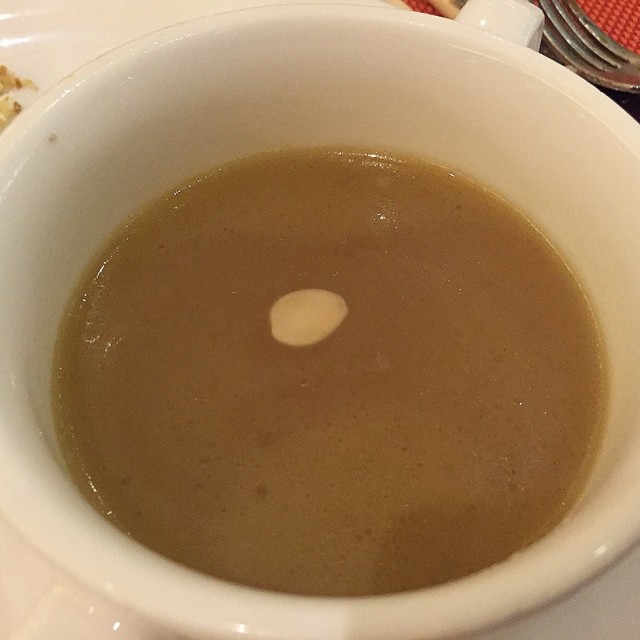 佢的湯唔錯！飲唔到味精！紅蘿白魚尾湯！朋友飲咗兩大碗
