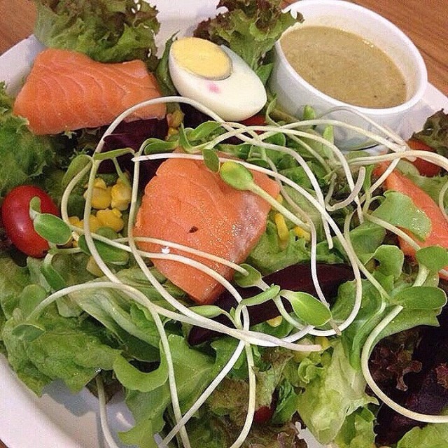 สลัดแซลมอน