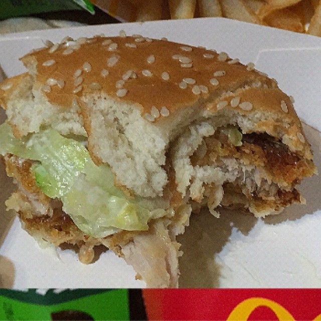 勁辣雞腿堡薯條飲料加大餐