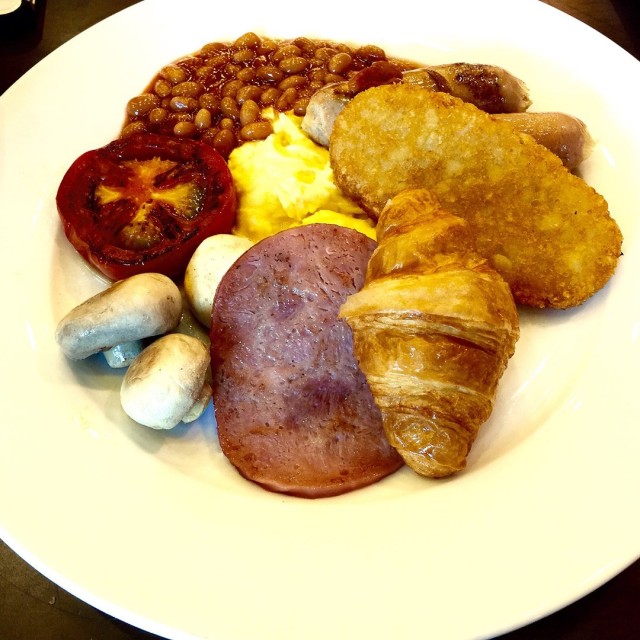 食物不過不失，但非所有材料沿用正統英式早餐，但勝在環境舒服，可加一點分數！