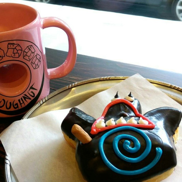 大家吃過最新巫毒甜甜圈了嗎？配杯茶好適合星期五的心情啊～