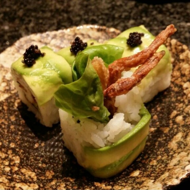 牛油果軟殼蟹卷