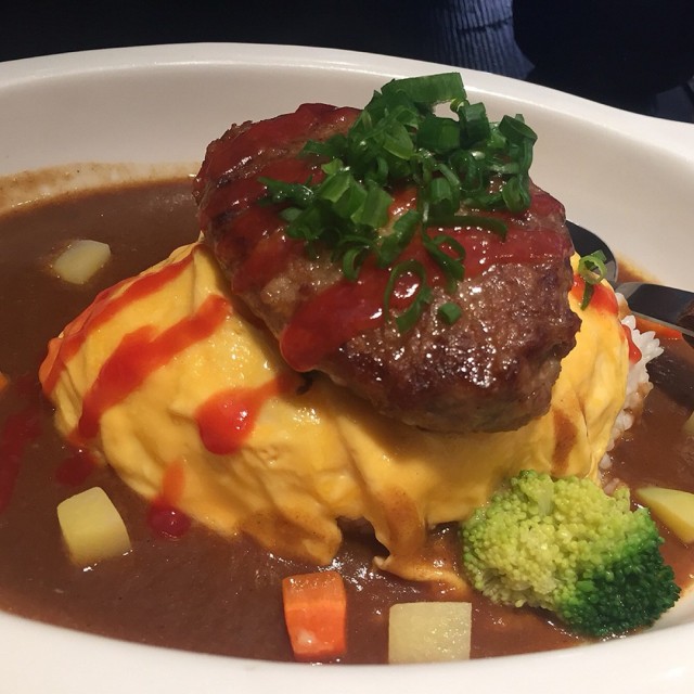 咖哩漢堡扒蛋包飯