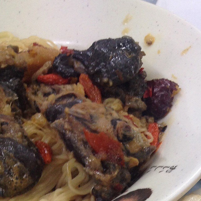 採用烏雞藥材味濃