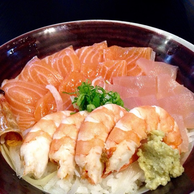 三色海鮮丼