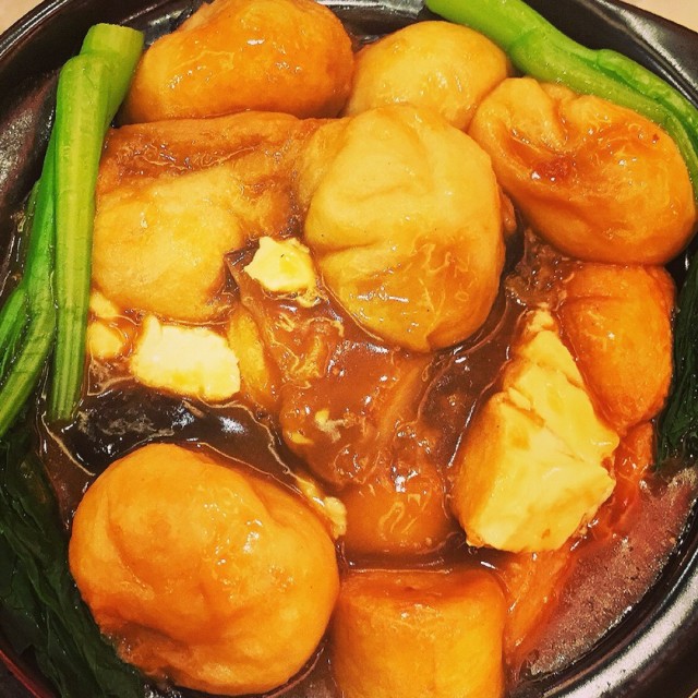 Mixed Vegetables & Tofu Hotpot (香菇油面筋豆腐煲）