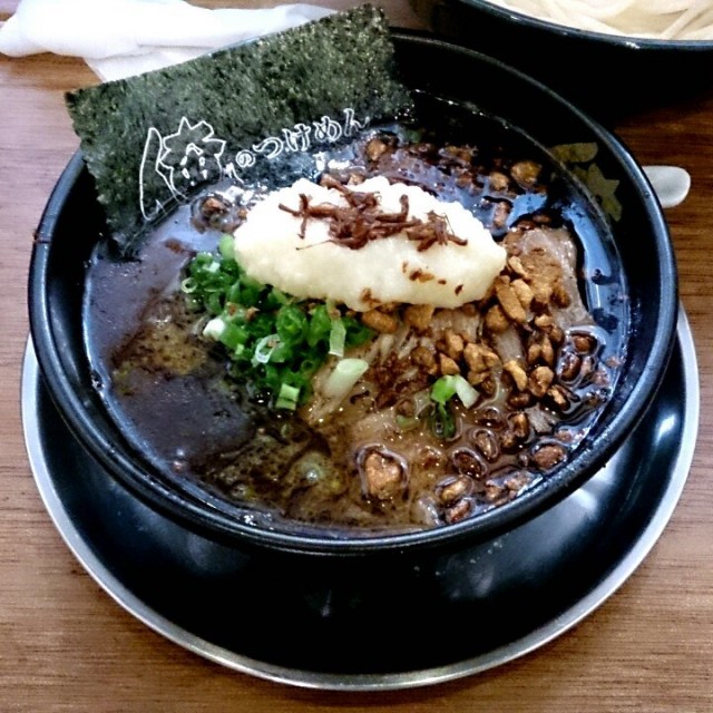 黑蒜醬油沾麵