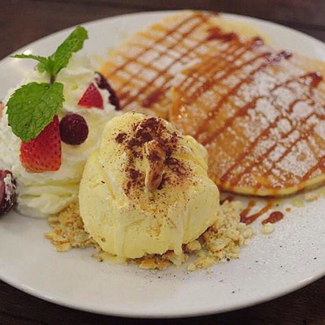 soft pancake w/ icecream