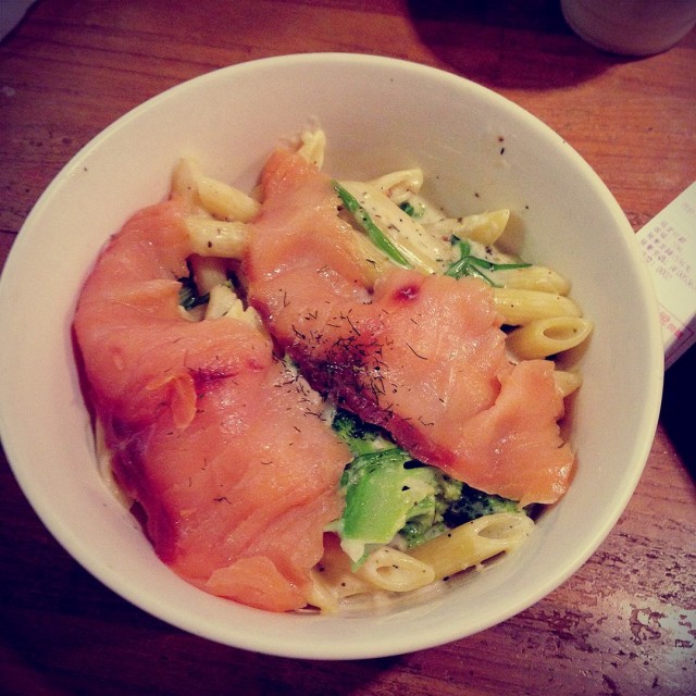 奶油燻鮭魚麵