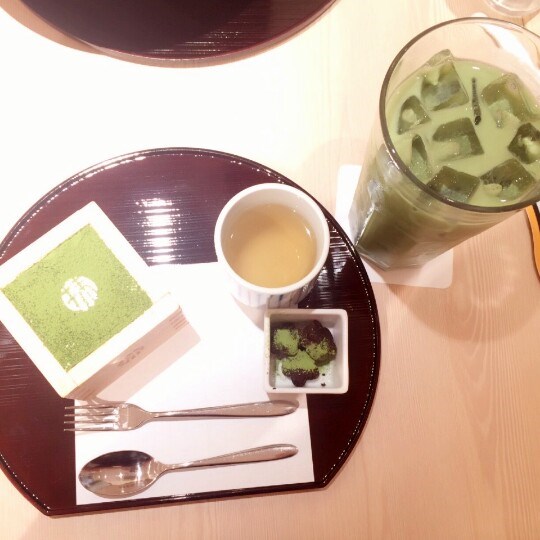 前幾天去光顧的 今天有去喝了巧克力區奇抹茶拿鐵♥♥♥超喜歡 日式料理也很好吃 推薦牛肉滑蛋烏龍麵