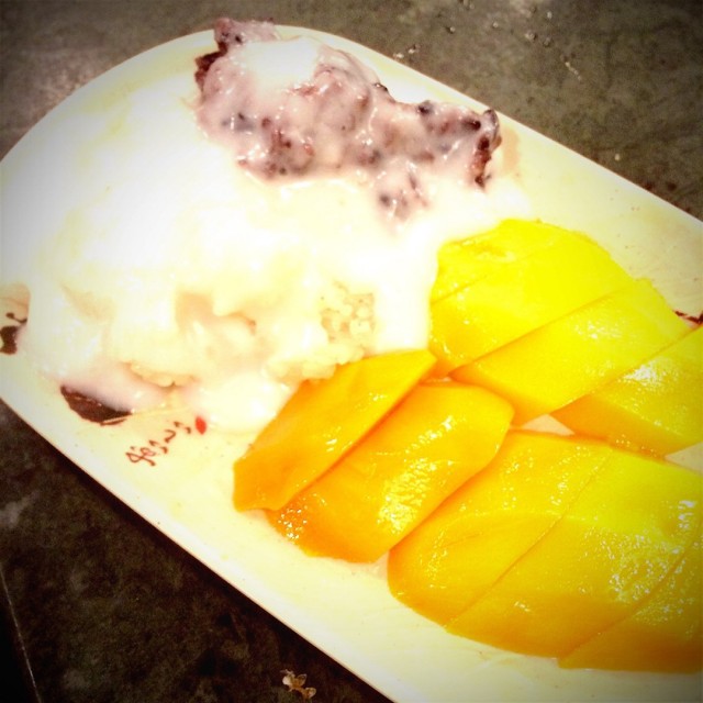 泰國芒果清甜，糯米飯加了椰汁真的很不錯～