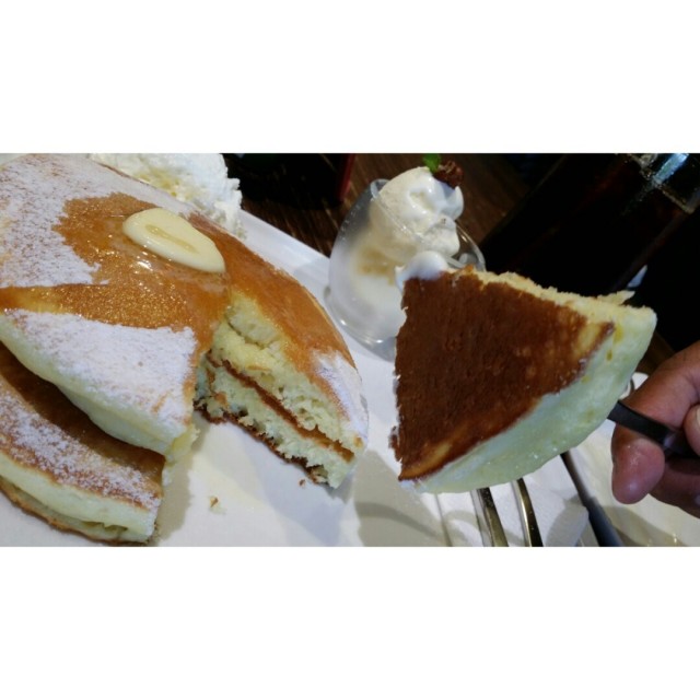 加拿大楓糖佐有鹽奶油煎鬆餅