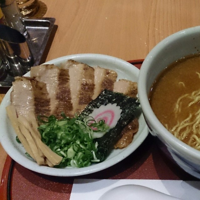 特選豬頰肉拉麵