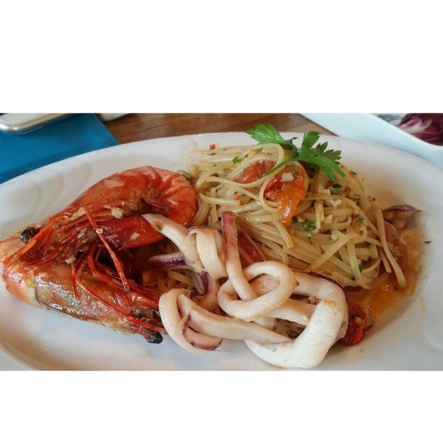 清炒鮮蝦小卷蕃茄細扁麵