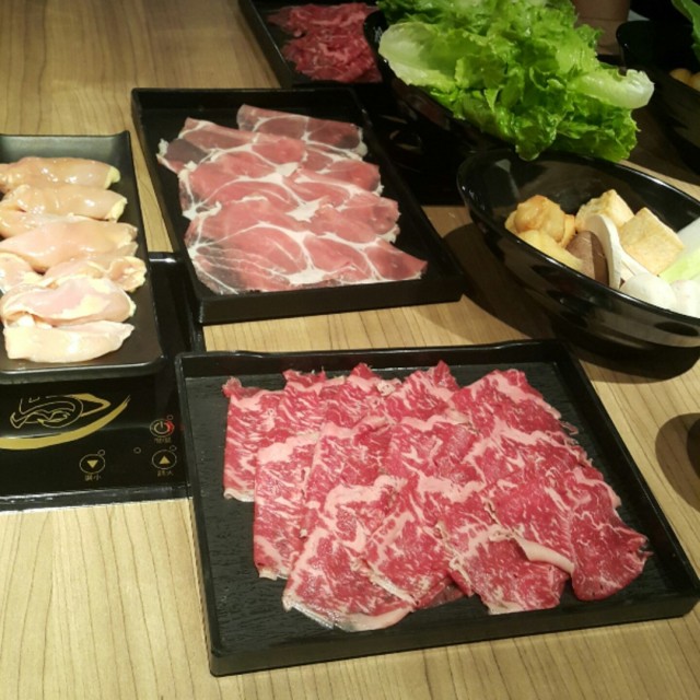 澳洲和牛任食火鍋 。唔錯😙