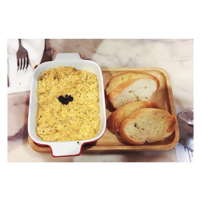 黑松露炒蛋多士