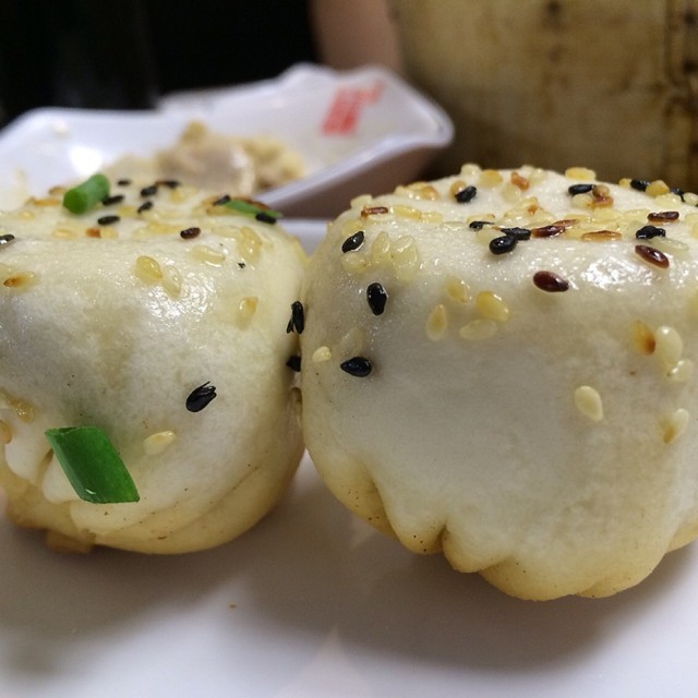 皮脆多汁的生煎包