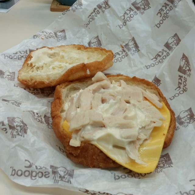 芝士雞肉牛角包