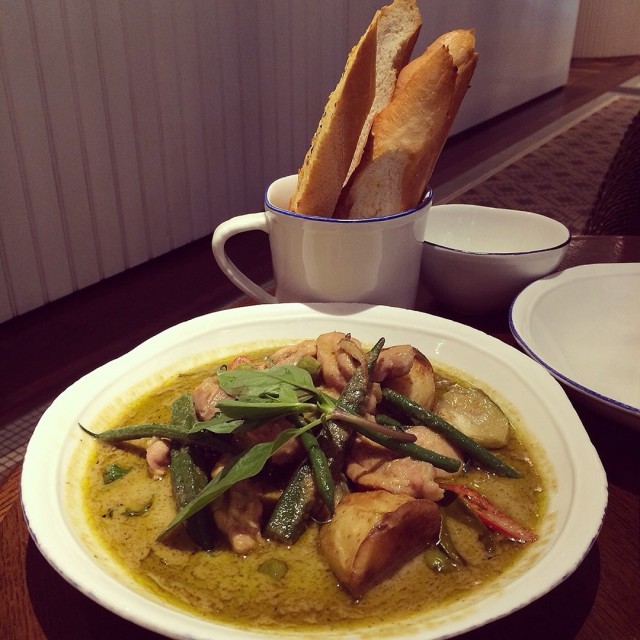 Curry chicken and garlic bread