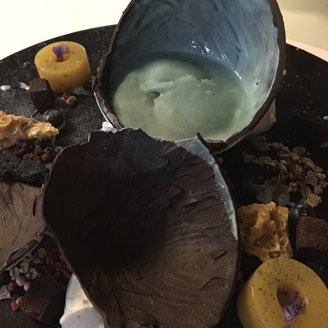 The blue ice cream is Taiwan blue rose flavour, quite interesting but tastes so so...