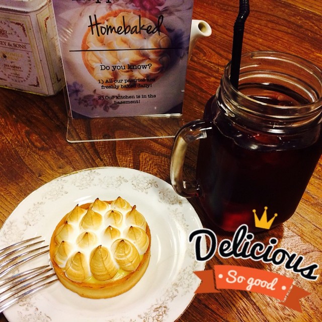 Passion fruit meringue tart