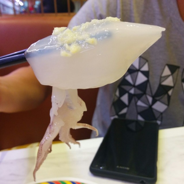 有好幾款高速限定…即係只限此店供應…其中槍魷魚壽司要推介一下！