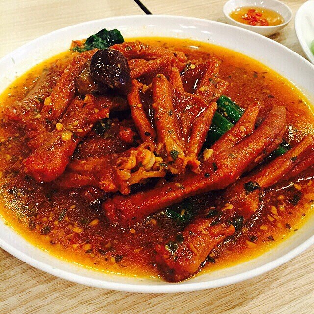 ขาเป็ดน้ำแดง