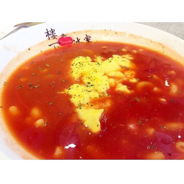 #Herfood荃灣區 🌟蕃茄濃湯通粉 配牛乳炒蛋 $38 想不到荃灣也有不錯的蕃茄通粉喔👏🏻👏🏻👏🏻 名為濃湯，湯底果然足料，蕃茄味很濃郁😋😋 通粉呀☺️☺️ 個人最愛！軟硬適中，而且還配上炒蛋🍳 蕃茄與蛋，天生一對😍😍 炒蛋加了鮮奶🍼 更顯香滑