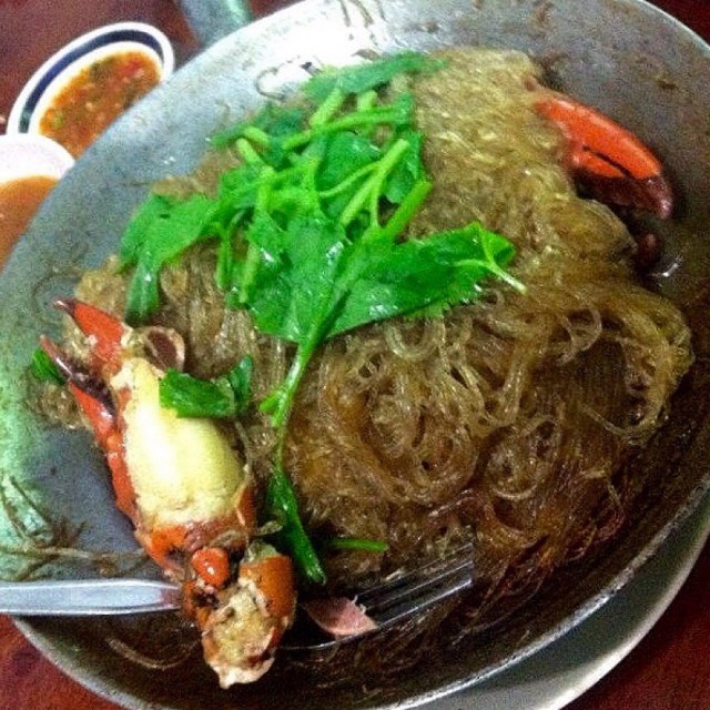 กรรเชียงปูอบวุ้นเส้น