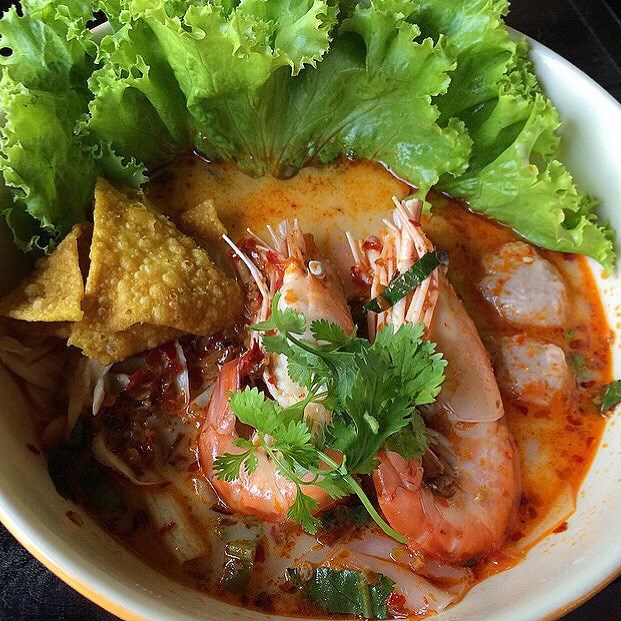 ก๋วยเตี๋ยวต้มยำกุ้งแม่น้ำ