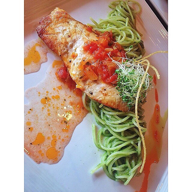 Baked salmon with pesto pesto