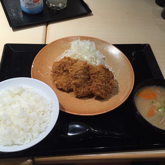 這樣的定食還滿簡單的